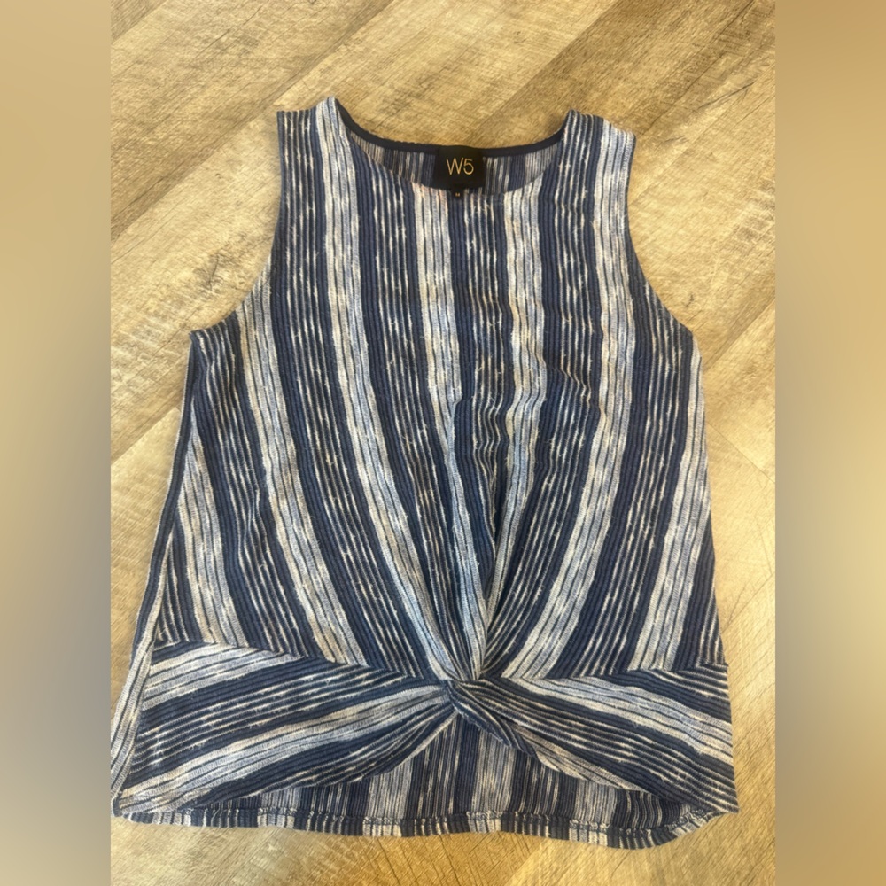 W5 size MEDIUM sleeveless top, front gather detail
